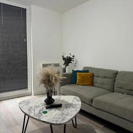 Morden 2 Bed Flat - Old Trafford Apartment Manchester Exterior photo
