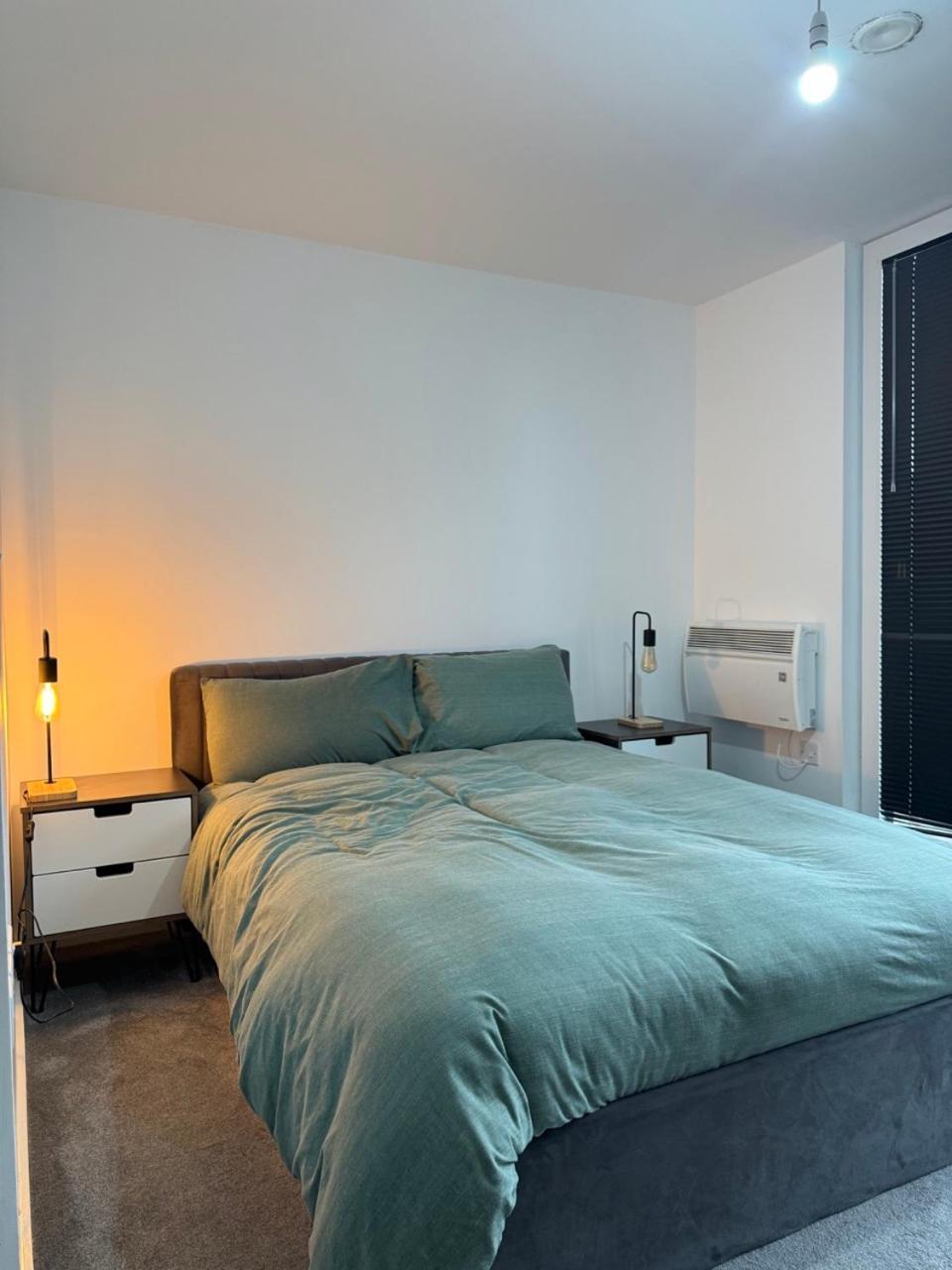 Apartamento Morden 2 Bed Flat - Old Trafford *