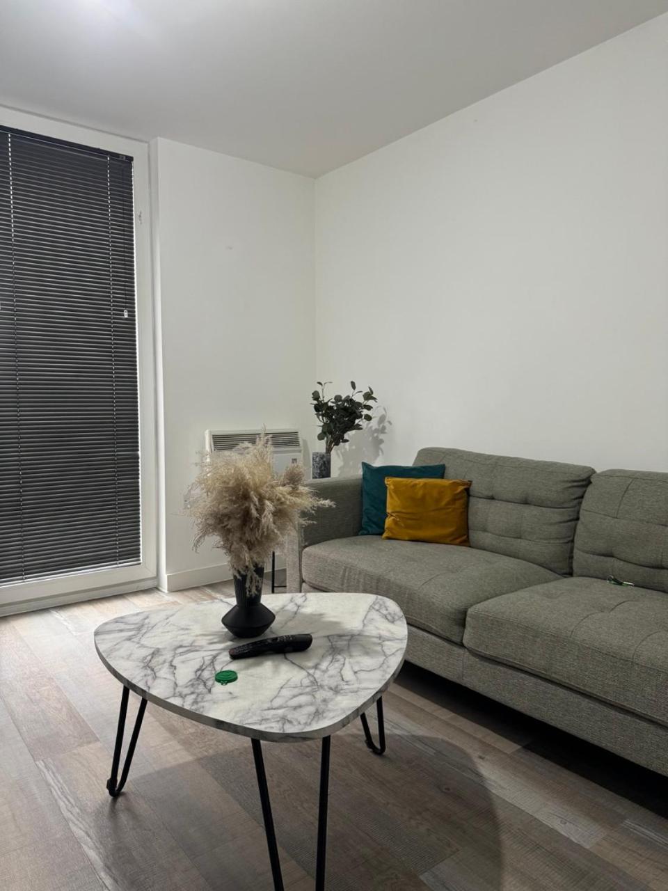 Morden 2 Bed Flat - Old Trafford Apartamento Mánchester