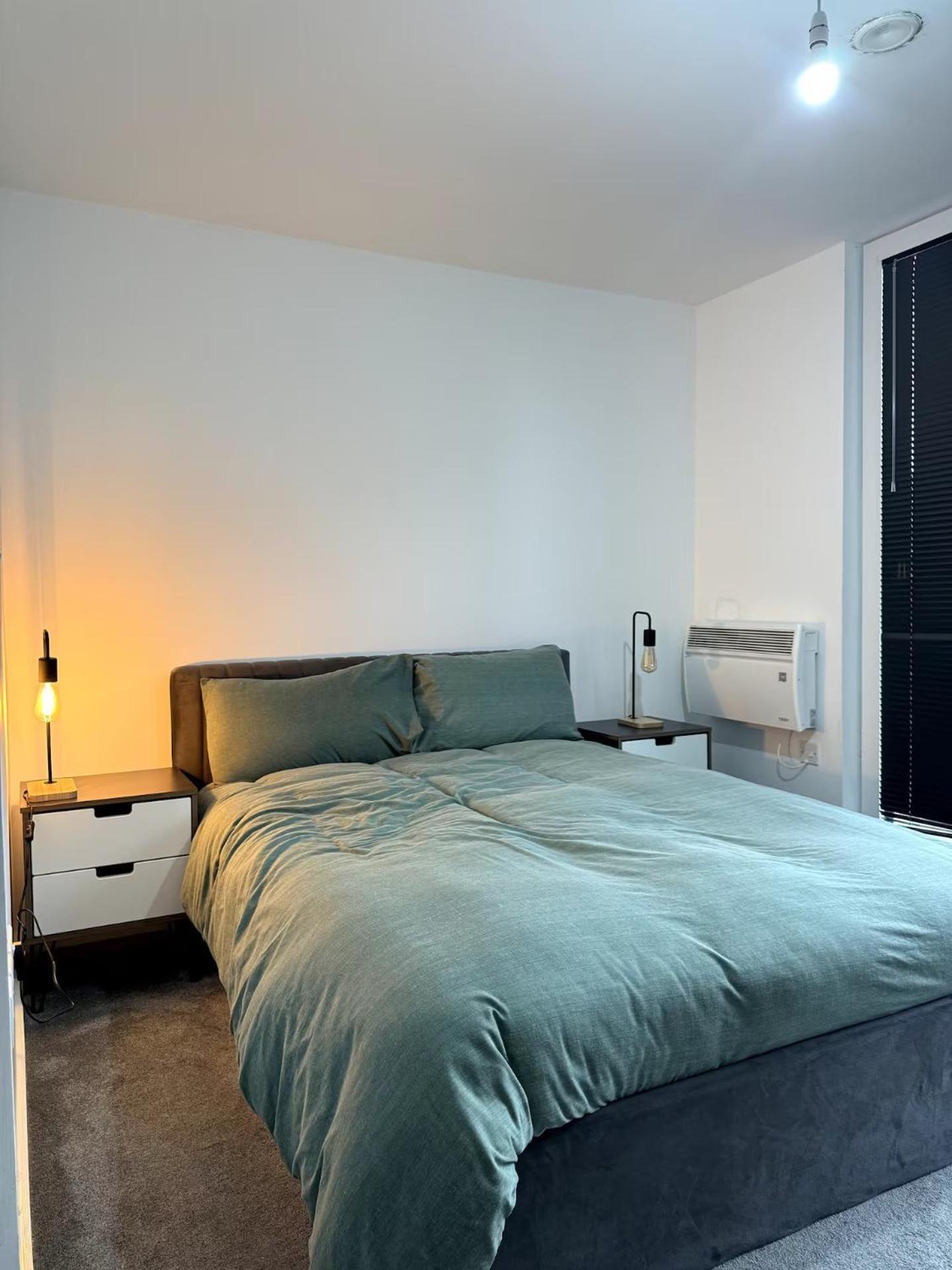 Morden 2 Bed Flat - Old Trafford Manchester