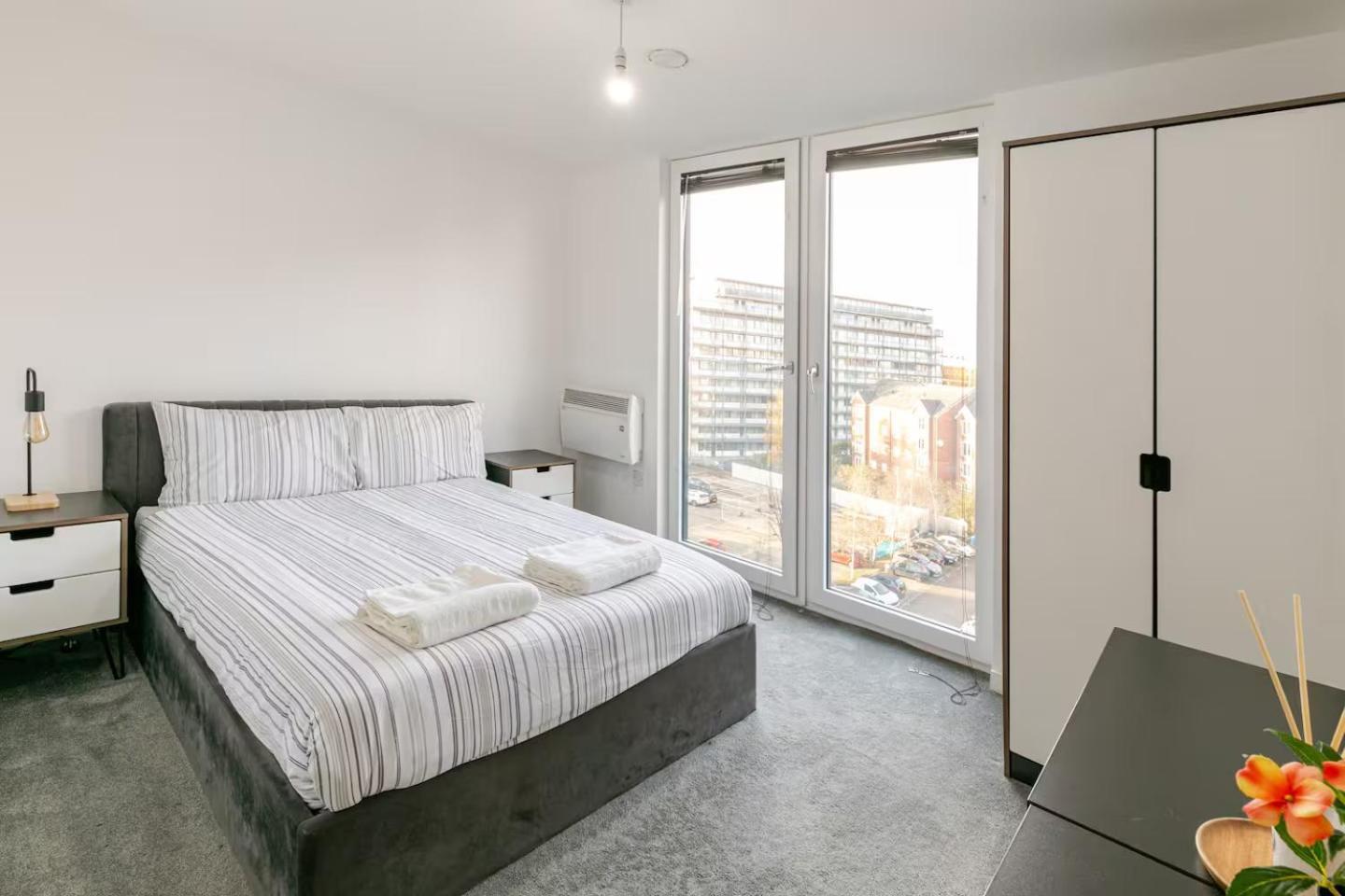 Morden 2 Bed Flat - Old Trafford * Mánchester